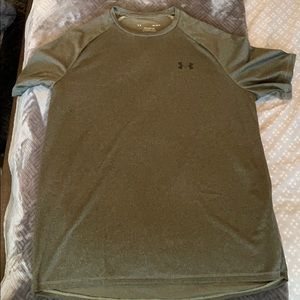 Green men’s under armor Tee